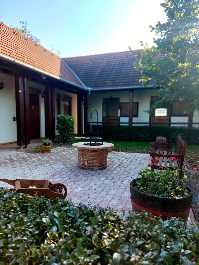 Akacos Tanya Es Vendeghaz Hotel Marok Bagian luar foto